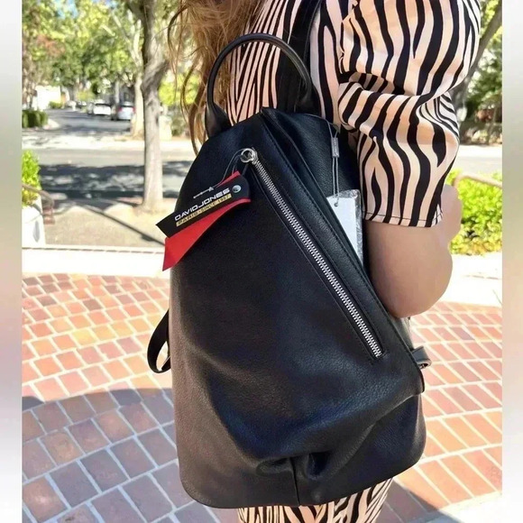 NWT Elegant Women Backpack Travel Carry-on Shoulder David Jones High Quality - Picture 3 of 5